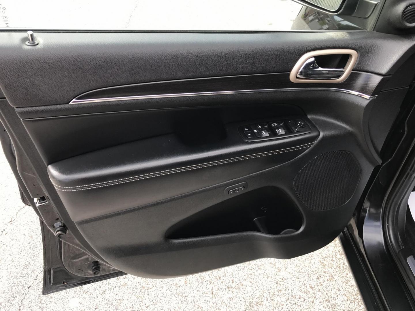 2014 Black /Black Jeep Grand Cherokee Limited 4WD (1C4RJFBG5EC) with an 3.6L V6 DOHC 24V engine, 5-Speed Automatic transmission, located at 577 Chester Pike, Prospect Park, PA, 19076, (610) 237-1015, 39.886154, -75.302338 - 2014 Jeep Grand Cherokee LIMITED: Navigation system, 4x4, backup camera, sunroof, black leather interior, SUPER CLEAN, runs LIKE NEW! This vehicle comes inspected and has been given a bumper to bumper safety check. It is very clean, reliable, and well maintained. We offer a unique pay plan that i - Photo#10