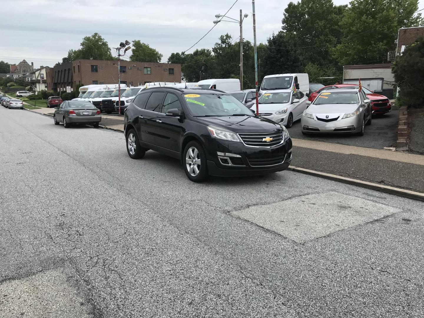 2016 Black /Gray Chevrolet Traverse 1LT AWD (1GNKVGKD5GJ) with an 3.6L V6 DOHC 24V engine, 6A transmission, located at 577 Chester Pike, Prospect Park, PA, 19076, (610) 237-1015, 39.886154, -75.302338 - Photo#1