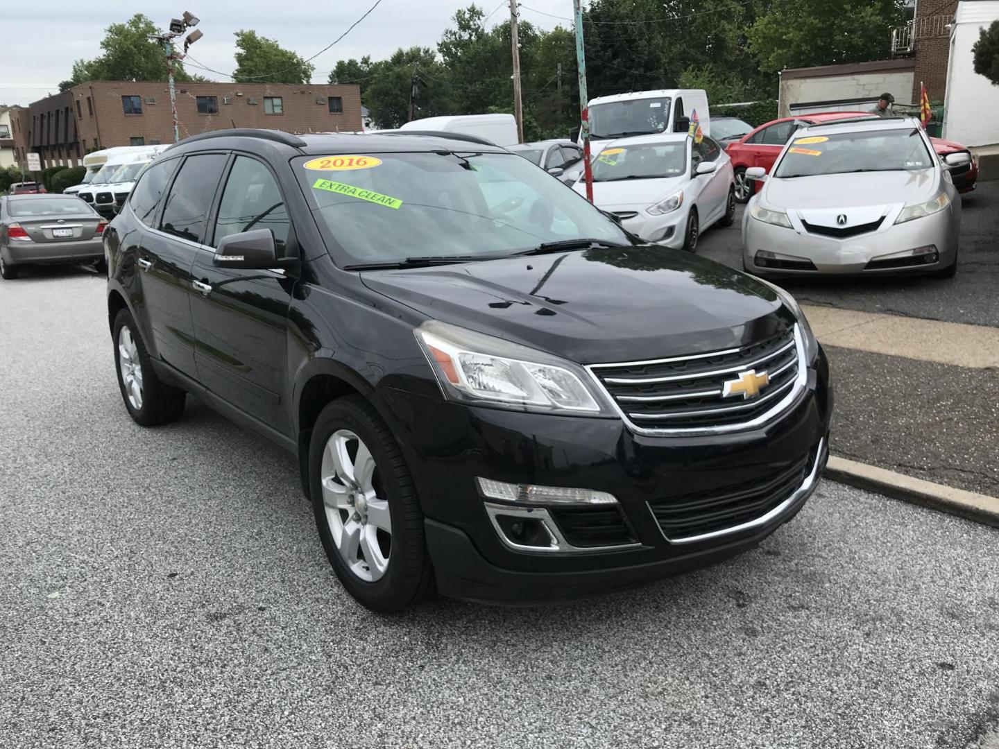 2016 Black /Gray Chevrolet Traverse 1LT AWD (1GNKVGKD5GJ) with an 3.6L V6 DOHC 24V engine, 6A transmission, located at 577 Chester Pike, Prospect Park, PA, 19076, (610) 237-1015, 39.886154, -75.302338 - Photo#2