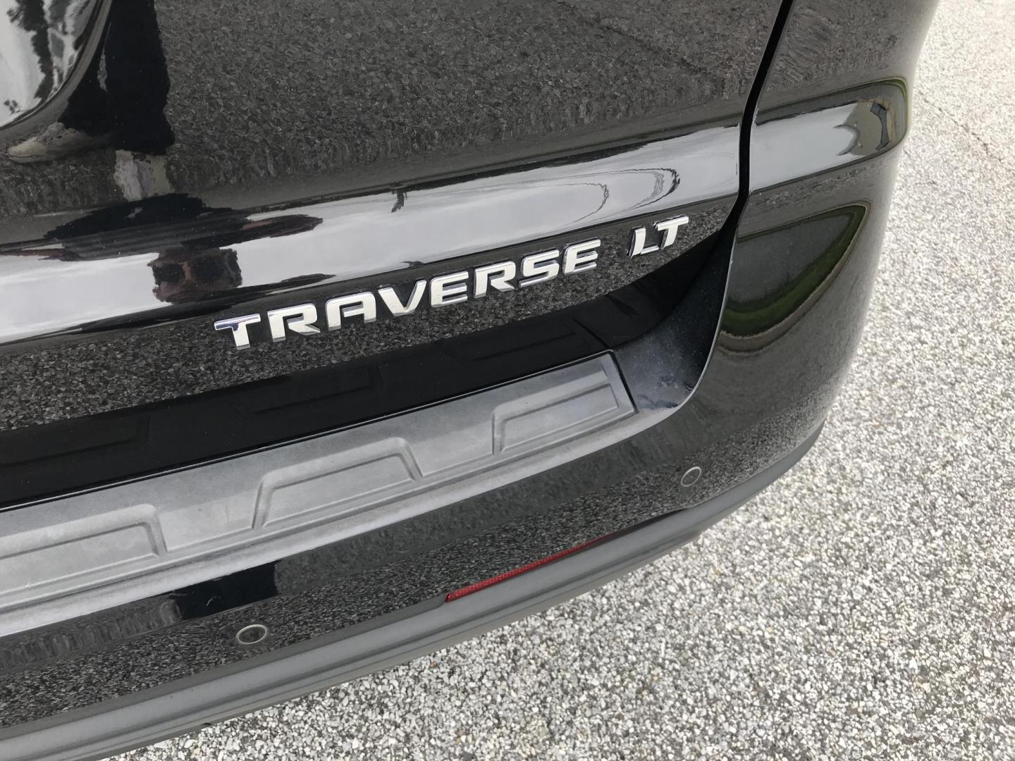 2016 Black /Gray Chevrolet Traverse 1LT AWD (1GNKVGKD5GJ) with an 3.6L V6 DOHC 24V engine, 6A transmission, located at 577 Chester Pike, Prospect Park, PA, 19076, (610) 237-1015, 39.886154, -75.302338 - Photo#7