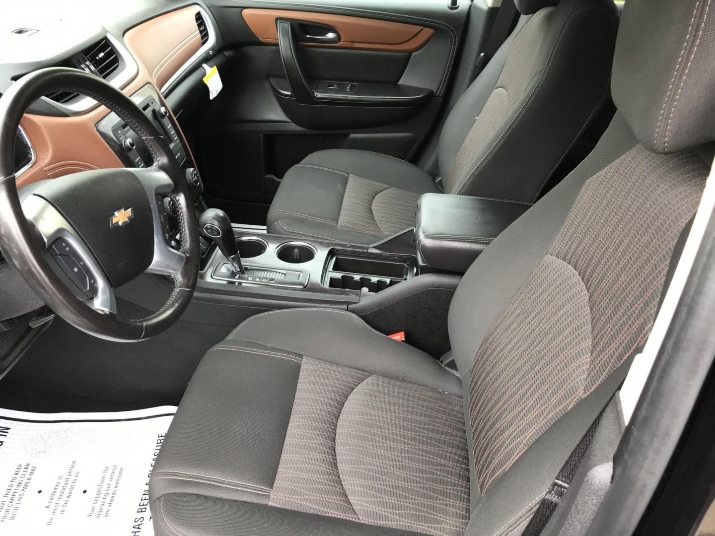 2016 Black /Gray Chevrolet Traverse 1LT AWD (1GNKVGKD5GJ) with an 3.6L V6 DOHC 24V engine, 6A transmission, located at 577 Chester Pike, Prospect Park, PA, 19076, (610) 237-1015, 39.886154, -75.302338 - Photo#10