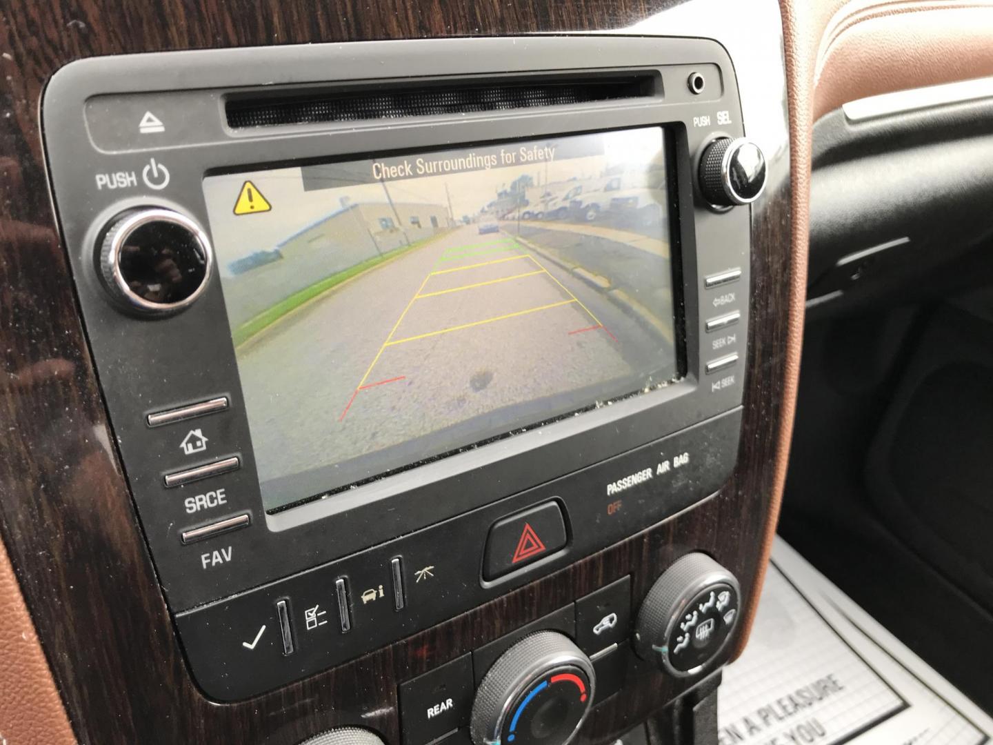 2016 Black /Gray Chevrolet Traverse 1LT AWD (1GNKVGKD5GJ) with an 3.6L V6 DOHC 24V engine, 6A transmission, located at 577 Chester Pike, Prospect Park, PA, 19076, (610) 237-1015, 39.886154, -75.302338 - Photo#19