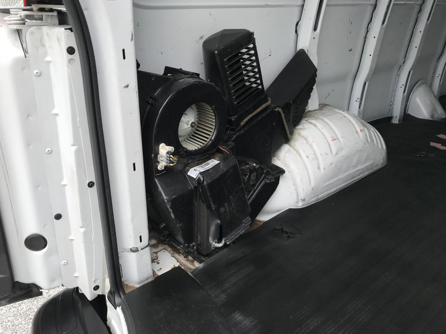 2021 White /Gray GMC Savana G2500 Extended Cargo (1GTW7BFP2M1) with an 4.3L V6 engine, 6A transmission, located at 577 Chester Pike, Prospect Park, PA, 19076, (610) 237-1015, 39.886154, -75.302338 - 2021 GMC Savana 2500: Extended Body, has A/C in rear of van, new PA inspection, FLEET MAINTAINED! This vehicle comes inspected and has been given a bumper to bumper safety check. It is very clean, reliable, and well maintained. We offer a unique pay plan that is known for being the easiest and fa - Photo#14