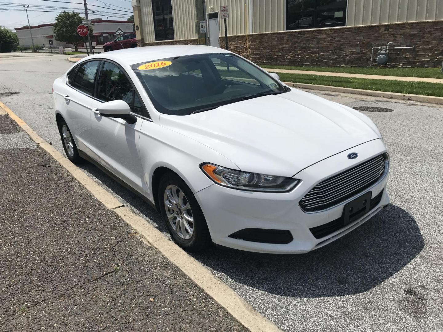 2016 White /Gray Ford Fusion S (3FA6P0G7XGR) with an 2.5L L4 DOHC 16V engine, 6-Speed Automatic transmission, located at 577 Chester Pike, Prospect Park, PA, 19076, (610) 237-1015, 39.886154, -75.302338 - Photo#3