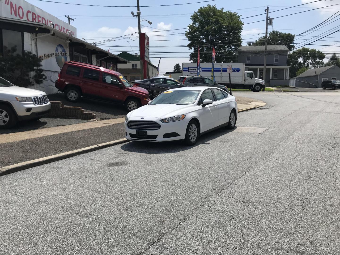 2016 White /Gray Ford Fusion S (3FA6P0G7XGR) with an 2.5L L4 DOHC 16V engine, 6-Speed Automatic transmission, located at 577 Chester Pike, Prospect Park, PA, 19076, (610) 237-1015, 39.886154, -75.302338 - Photo#1