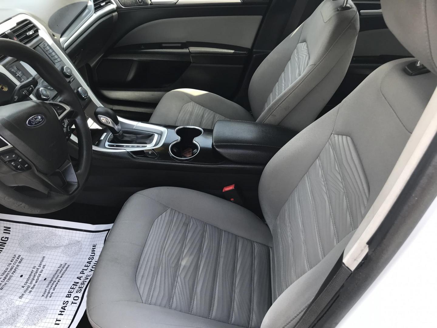 2016 White /Gray Ford Fusion S (3FA6P0G7XGR) with an 2.5L L4 DOHC 16V engine, 6-Speed Automatic transmission, located at 577 Chester Pike, Prospect Park, PA, 19076, (610) 237-1015, 39.886154, -75.302338 - Photo#9
