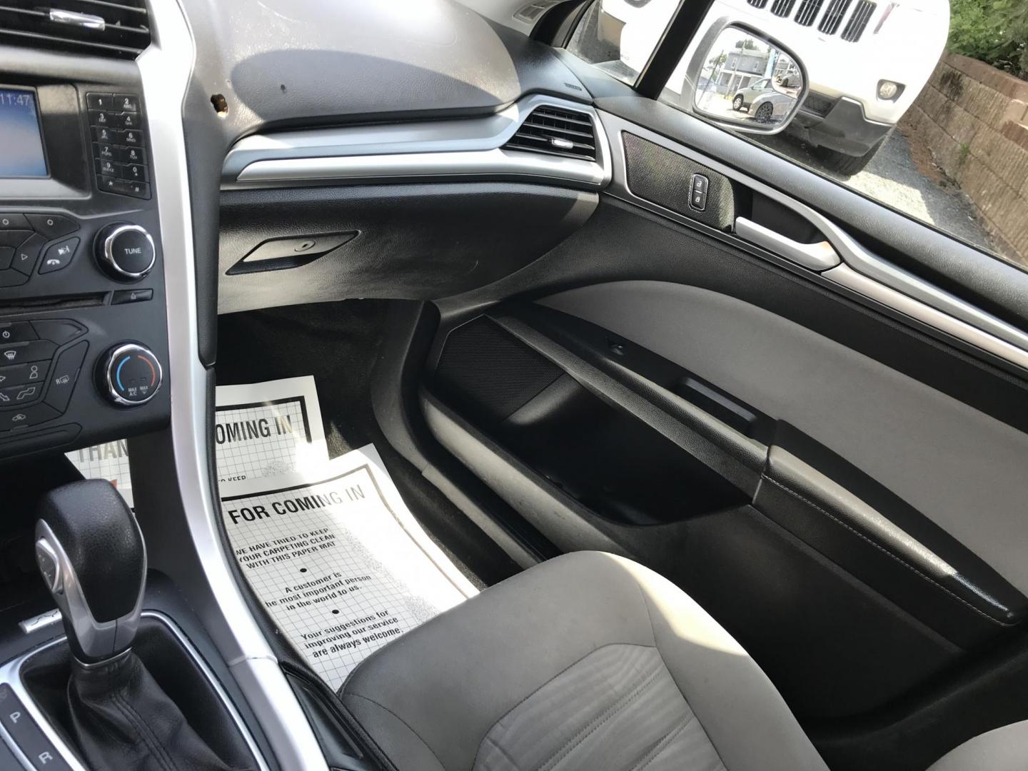 2016 White /Gray Ford Fusion S (3FA6P0G7XGR) with an 2.5L L4 DOHC 16V engine, 6-Speed Automatic transmission, located at 577 Chester Pike, Prospect Park, PA, 19076, (610) 237-1015, 39.886154, -75.302338 - Photo#14