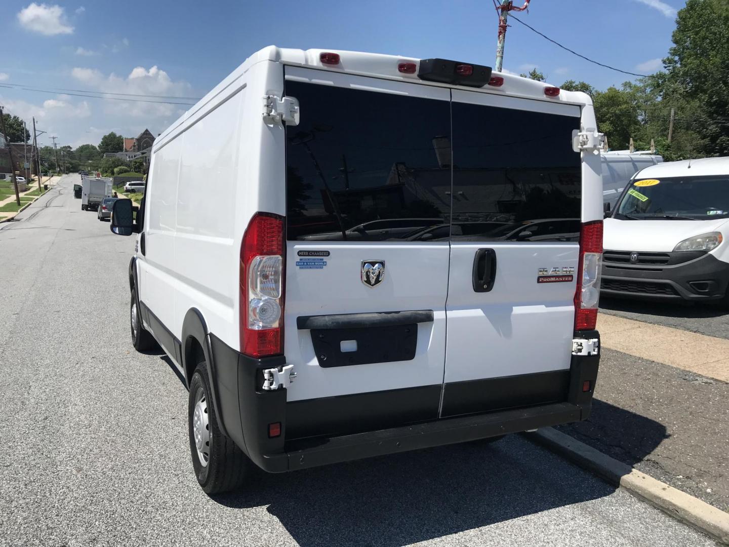 2020 White /Gray RAM Promaster 1500 Low Roof Tradesman 136-in. WB (3C6TRVAG9LE) with an 3.6L V6 engine, 6A transmission, located at 577 Chester Pike, Prospect Park, PA, 19076, (610) 237-1015, 39.886154, -75.302338 - Photo#5
