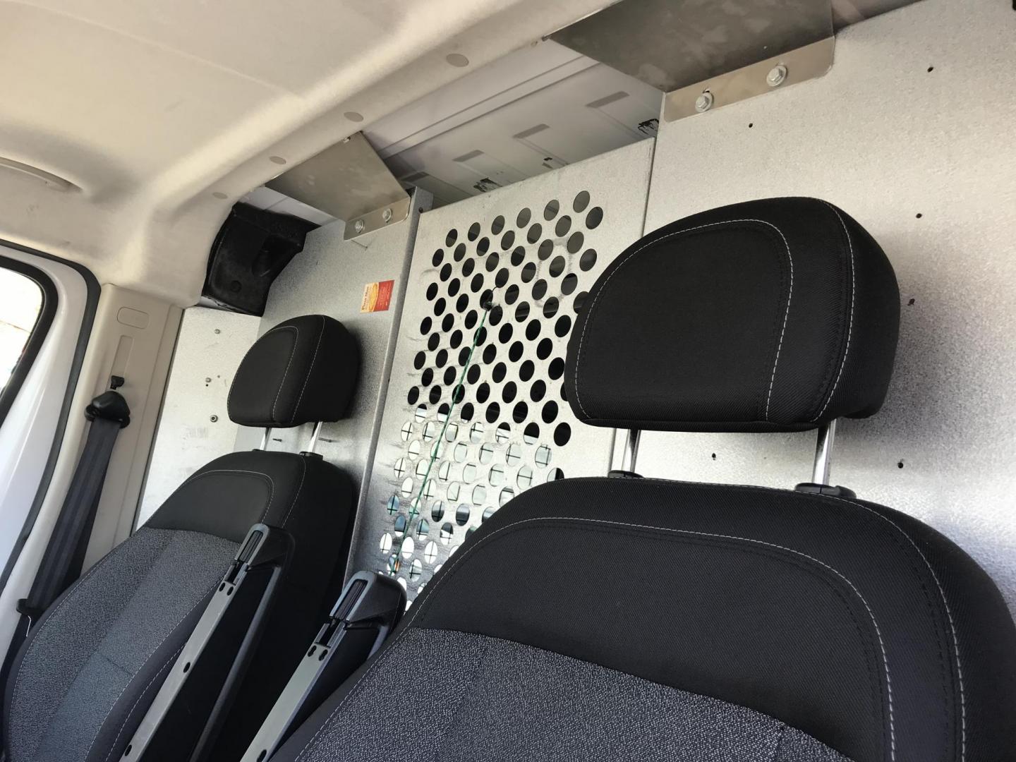2020 White /Gray RAM Promaster 1500 Low Roof Tradesman 136-in. WB (3C6TRVAG9LE) with an 3.6L V6 engine, 6A transmission, located at 577 Chester Pike, Prospect Park, PA, 19076, (610) 237-1015, 39.886154, -75.302338 - Photo#9
