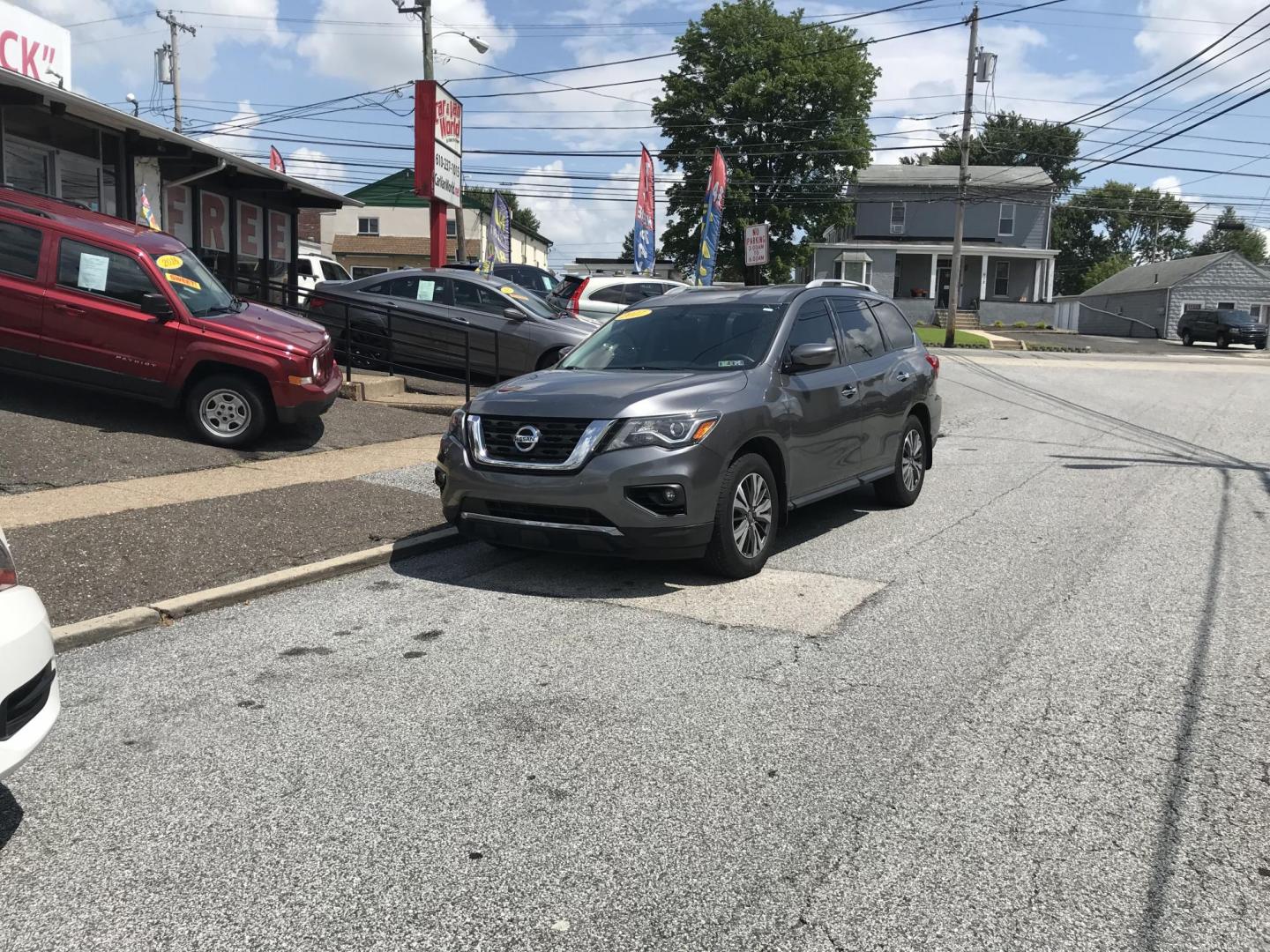 2017 Gray /Black Nissan Pathfinder Platinum 4WD (5N1DR2MMXHC) with an 3.5L V6 DOHC 24V engine, CVT transmission, located at 577 Chester Pike, Prospect Park, PA, 19076, (610) 237-1015, 39.886154, -75.302338 - Photo#1