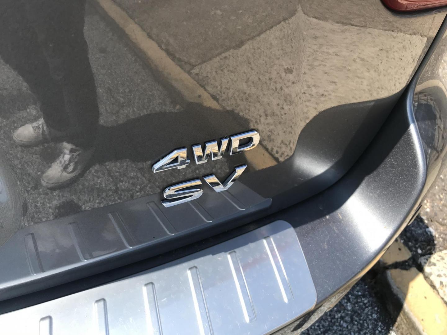 2017 Gray /Black Nissan Pathfinder Platinum 4WD (5N1DR2MMXHC) with an 3.5L V6 DOHC 24V engine, CVT transmission, located at 577 Chester Pike, Prospect Park, PA, 19076, (610) 237-1015, 39.886154, -75.302338 - Photo#5