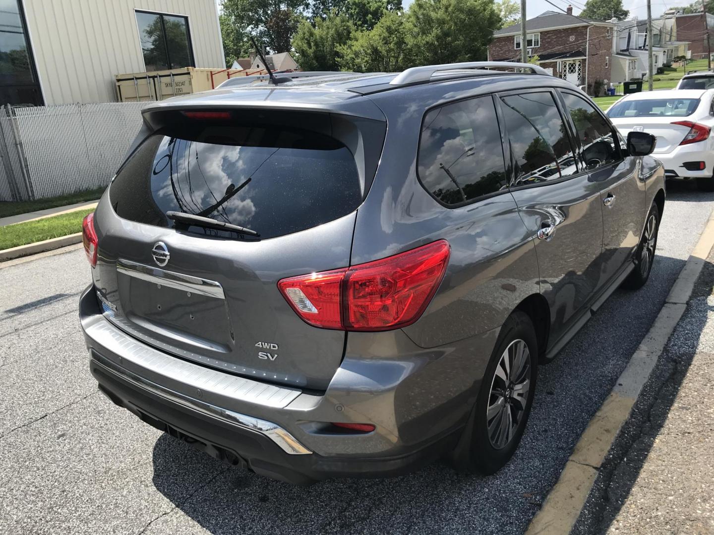 2017 Gray /Black Nissan Pathfinder Platinum 4WD (5N1DR2MMXHC) with an 3.5L V6 DOHC 24V engine, CVT transmission, located at 577 Chester Pike, Prospect Park, PA, 19076, (610) 237-1015, 39.886154, -75.302338 - Photo#4