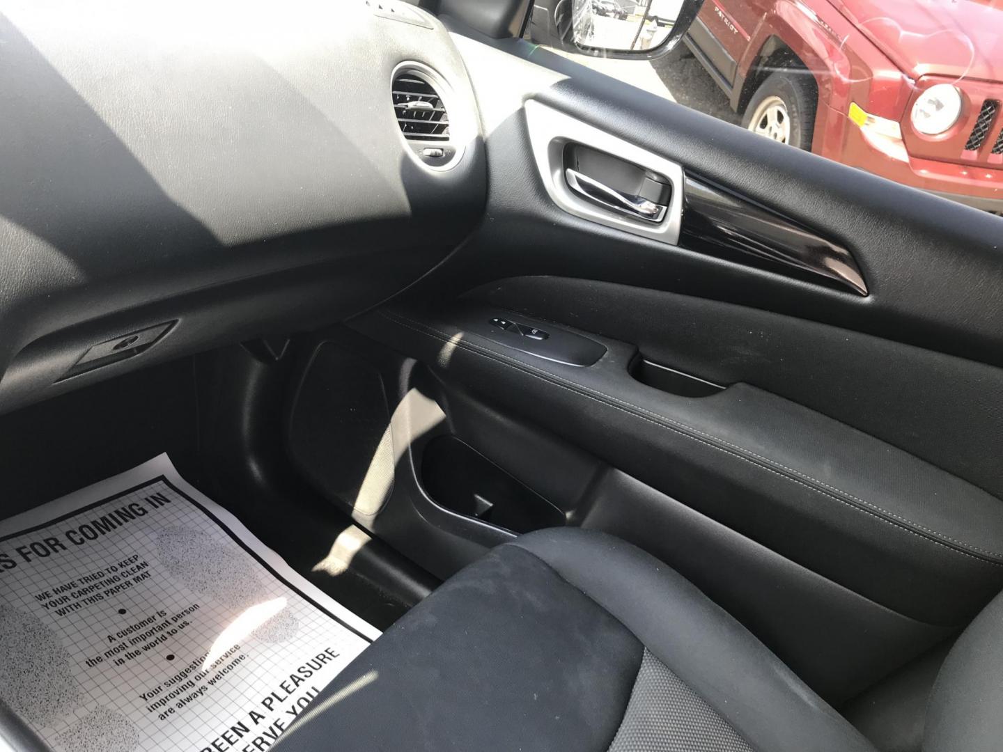 2017 Gray /Black Nissan Pathfinder Platinum 4WD (5N1DR2MMXHC) with an 3.5L V6 DOHC 24V engine, CVT transmission, located at 577 Chester Pike, Prospect Park, PA, 19076, (610) 237-1015, 39.886154, -75.302338 - Photo#15