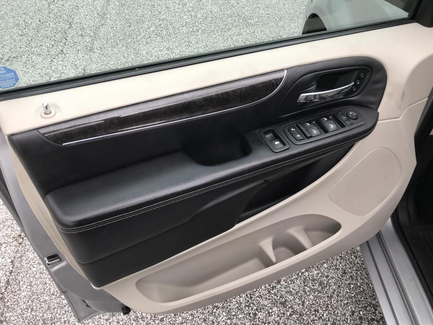 2013 Silver /Gray Chrysler Town & Country Limited (2C4RC1GG3DR) with an 3.6L V6 DOHC 24V engine, 6-Speed Automatic transmission, located at 577 Chester Pike, Prospect Park, PA, 19076, (610) 237-1015, 39.886154, -75.302338 - 2013 Chrylser Town & Country LIMITED: DVD player, navigation system, backup camera, stow and go seating, new PA inspection, runs LIKE NEW! This vehicle comes inspected and has been given a bumper to bumper safety check. It is very clean, reliable, and well maintained. We offer a unique pay plan t - Photo#8