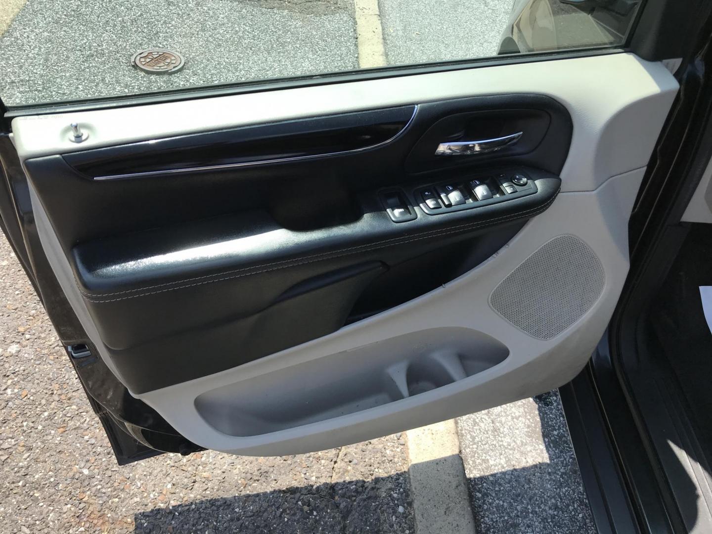 2018 Black /Black Dodge Grand Caravan SXT (2C4RDGCG2JR) with an 3.6L V6 DOHC 24V engine, 6A transmission, located at 577 Chester Pike, Prospect Park, PA, 19076, (610) 237-1015, 39.886154, -75.302338 - 2018 Dodge Grand Caravan: Stow and go seating, backup camera, automatic sliding doors, new PA inspection, runs LIKE NEW! This vehicle comes inspected and has been given a bumper to bumper safety check. It is very clean, reliable, and well maintained. We offer a unique pay plan that is known for b - Photo#8