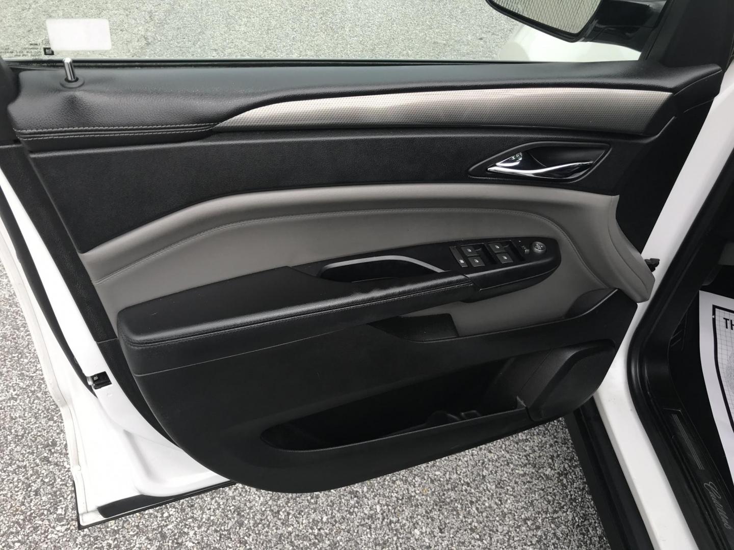 2011 White /Black Cadillac SRX (3GYFNGEY2BS) with an 3.0L V6 DOHC 24V engine, 6-Speed Automatic transmission, located at 577 Chester Pike, Prospect Park, PA, 19076, (610) 237-1015, 39.886154, -75.302338 - 2011 Cadillac SRX: Only 128k miles, new PA inspection, black leather interior, SUPER CLEAN, runs LIKE NEW! This vehicle comes inspected and has been given a bumper to bumper safety check. It is very clean, reliable, and well maintained. We offer a unique pay plan that is known for being the easie - Photo#8