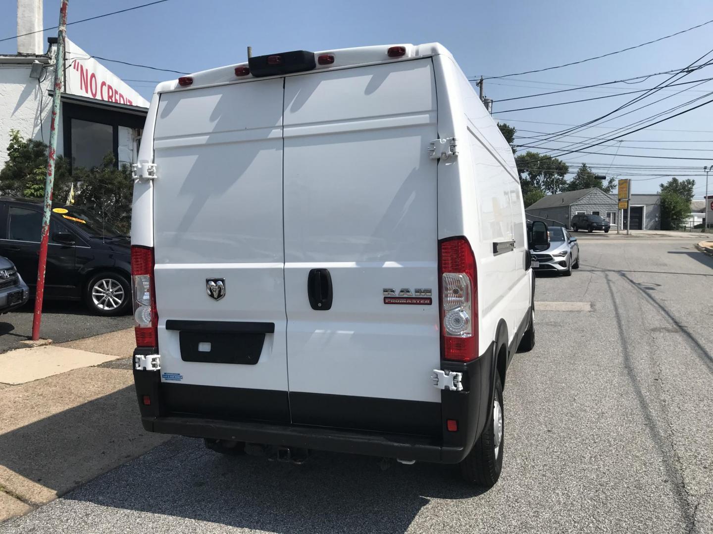2020 White /Gray RAM Promaster 2500 High Roof Tradesman 159-in. WB (3C6TRVDG5LE) with an 3.6L V6 engine, 6A transmission, located at 577 Chester Pike, Prospect Park, PA, 19076, (610) 237-1015, 39.886154, -75.302338 - 2020 Ram Promaster 2500 High Roof: Backup camera, 3 front seats, new PA inspection, no side or rear windows, FLEET MAINTAINED, runs LIKE NEW! This vehicle comes inspected and has been given a bumper to bumper safety check. It is very clean, reliable, and well maintained. We offer a unique pay pla - Photo#4