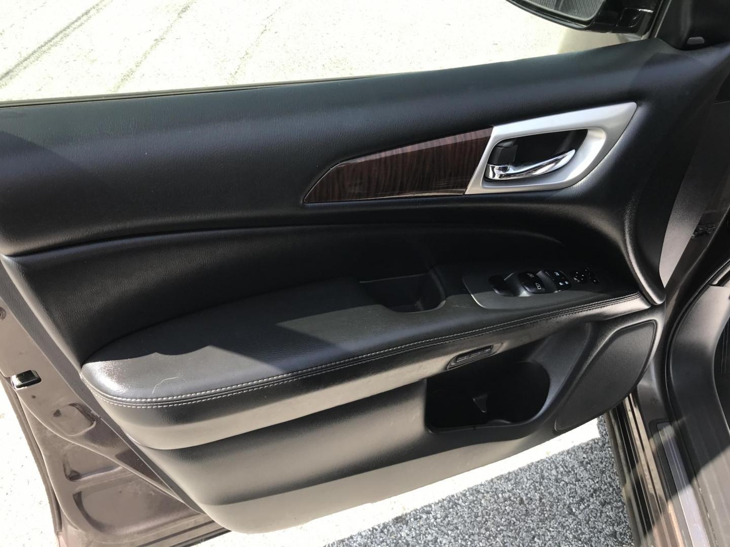 2015 Brown /Black Nissan Pathfinder Platinum 4WD (5N1AR2MM3FC) with an 3.5L V6 DOHC 24V engine, Continuously Variable Transmission transmission, located at 577 Chester Pike, Prospect Park, PA, 19076, (610) 237-1015, 39.886154, -75.302338 - Photo#11
