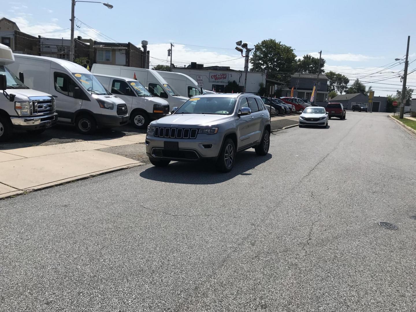 2018 Silver /Black Jeep Grand Cherokee Limited 4WD (1C4RJFBGXJC) with an 3.6L V6 DOHC 24V engine, 8A transmission, located at 577 Chester Pike, Prospect Park, PA, 19076, (610) 237-1015, 39.886154, -75.302338 - 2018 Jeep Grand Cherokee LIMITED: Navigation system, backup camera, sunroof, black leather interior, sunroof, 4x4, SUPER CLEAN, runs LIKE NEW! This vehicle comes inspected and has been given a bumper to bumper safety check. It is very clean, reliable, and well maintained. We offer a unique pay pl - Photo#1