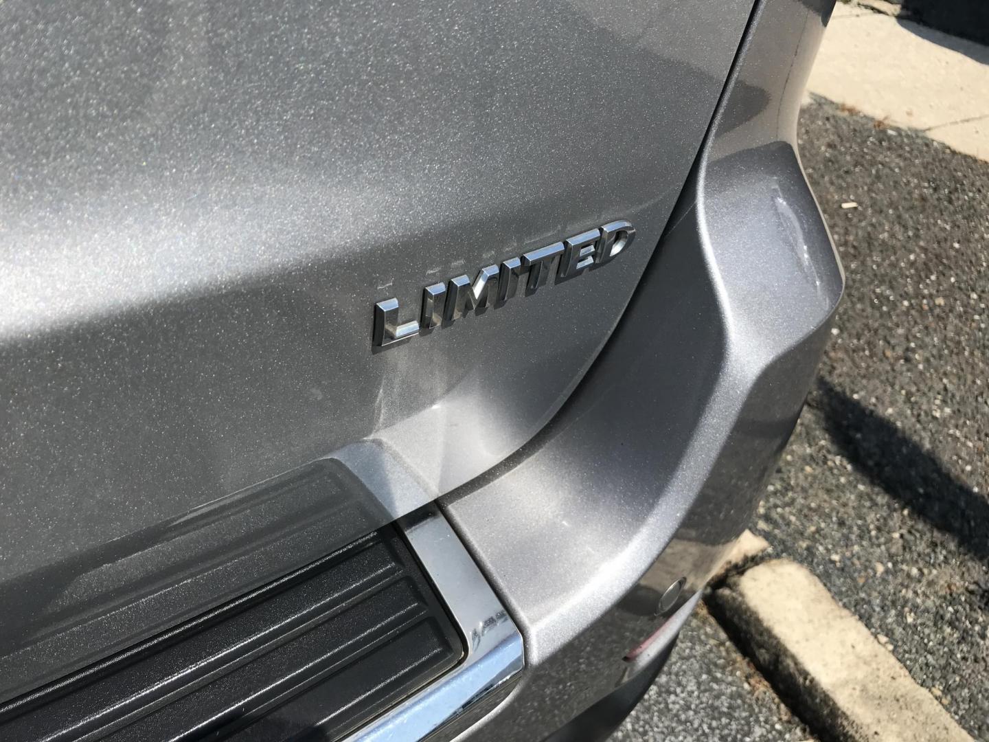 2018 Silver /Black Jeep Grand Cherokee Limited 4WD (1C4RJFBGXJC) with an 3.6L V6 DOHC 24V engine, 8A transmission, located at 577 Chester Pike, Prospect Park, PA, 19076, (610) 237-1015, 39.886154, -75.302338 - 2018 Jeep Grand Cherokee LIMITED: Navigation system, backup camera, sunroof, black leather interior, sunroof, 4x4, SUPER CLEAN, runs LIKE NEW! This vehicle comes inspected and has been given a bumper to bumper safety check. It is very clean, reliable, and well maintained. We offer a unique pay pl - Photo#6