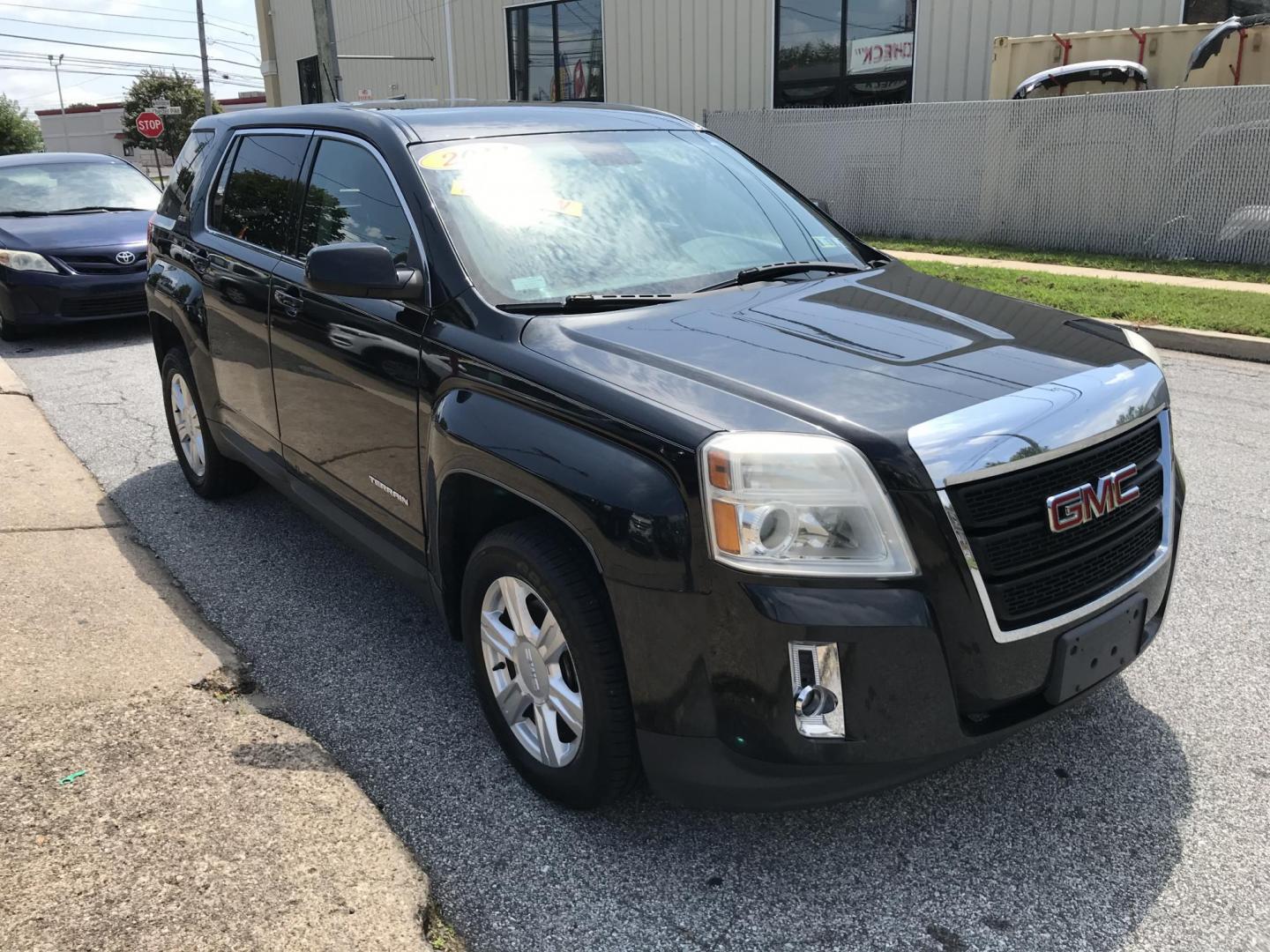 2014 Black /Black GMC Terrain SLE1 FWD (2GKALMEK7E6) with an 2.4L L4 DOHC 16V FFV engine, 6-Speed Automatic transmission, located at 577 Chester Pike, Prospect Park, PA, 19076, (610) 237-1015, 39.886154, -75.302338 - Photo#3
