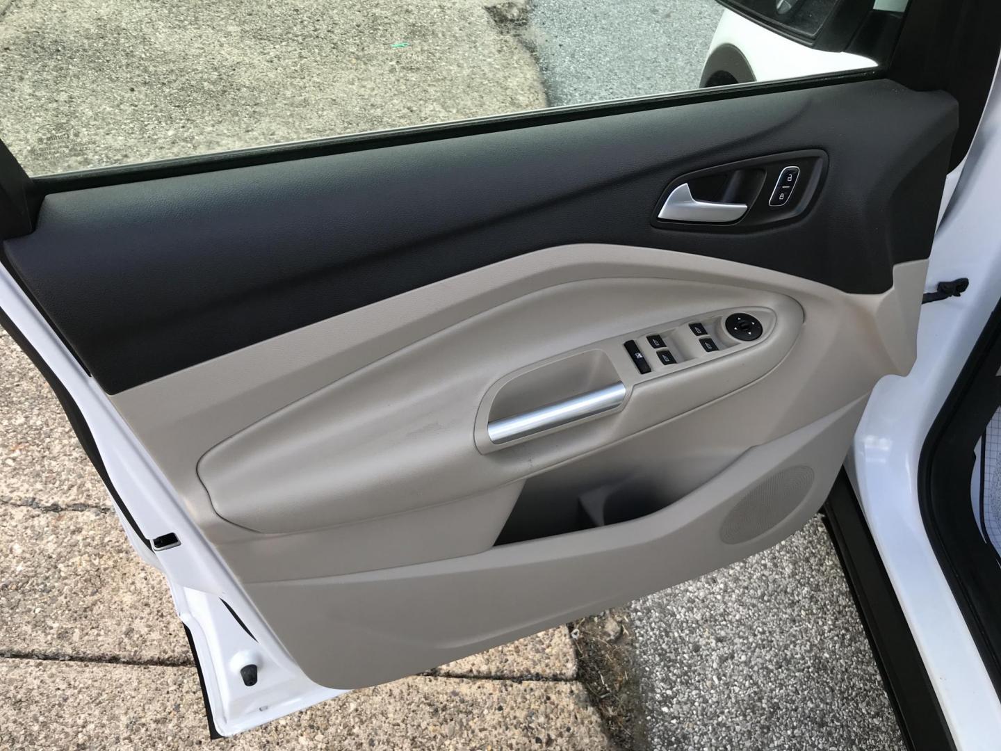 2017 White /Tan Ford Escape SE 4WD (1FMCU9GD6HU) with an 1.5L L4 DOHC 16V engine, 6A transmission, located at 577 Chester Pike, Prospect Park, PA, 19076, (610) 237-1015, 39.886154, -75.302338 - 2017 Ford Escape SE: Only 99k miles, backup camera, new PA inspection, SUPER CLEAN, runs LIKE NEW! This vehicle comes inspected and has been given a bumper to bumper safety check. It is very clean, reliable, and well maintained. We offer a unique pay plan that is known for being the easiest and f - Photo#8