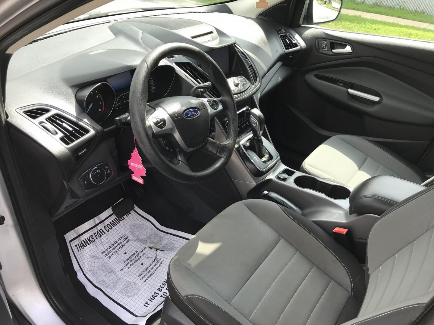 2013 Silver /Gray Ford Escape SE 4WD (1FMCU9G9XDU) with an 2.0L L4 DOHC 16V engine, 6-Speed Automatic transmission, located at 577 Chester Pike, Prospect Park, PA, 19076, (610) 237-1015, 39.886154, -75.302338 - 2013 Ford Escape SE: 4x4, new PA inspection, great on gas, SUPER CLEAN, runs LIKE NEW! This vehicle comes inspected and has been given a bumper to bumper safety check. It is very clean, reliable, and well maintained. We offer a unique pay plan that is known for being the easiest and fastest finan- Photo#7