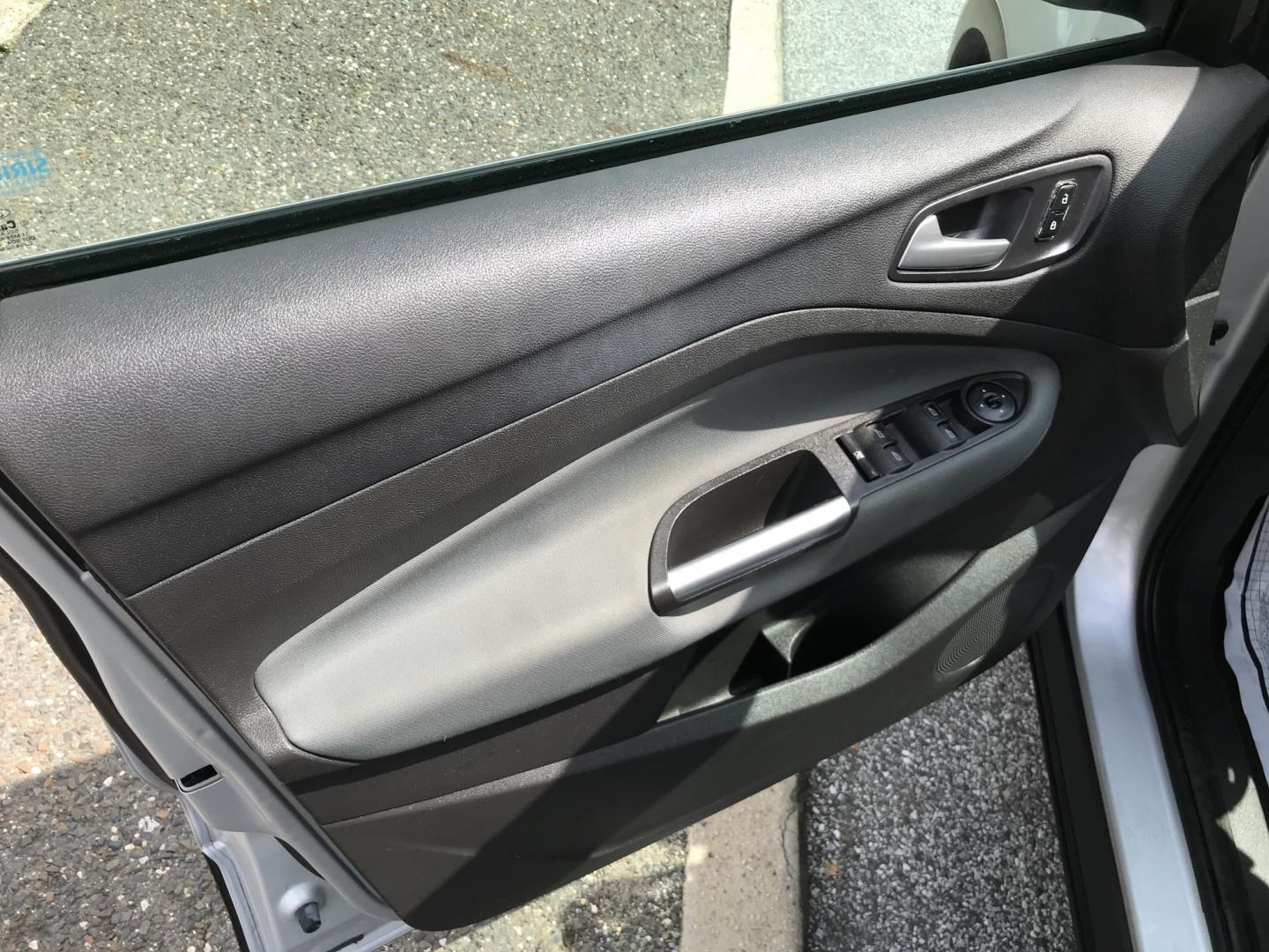 2013 Silver /Gray Ford Escape SE 4WD (1FMCU9G9XDU) with an 2.0L L4 DOHC 16V engine, 6-Speed Automatic transmission, located at 577 Chester Pike, Prospect Park, PA, 19076, (610) 237-1015, 39.886154, -75.302338 - 2013 Ford Escape SE: 4x4, new PA inspection, great on gas, SUPER CLEAN, runs LIKE NEW! This vehicle comes inspected and has been given a bumper to bumper safety check. It is very clean, reliable, and well maintained. We offer a unique pay plan that is known for being the easiest and fastest finan- Photo#8
