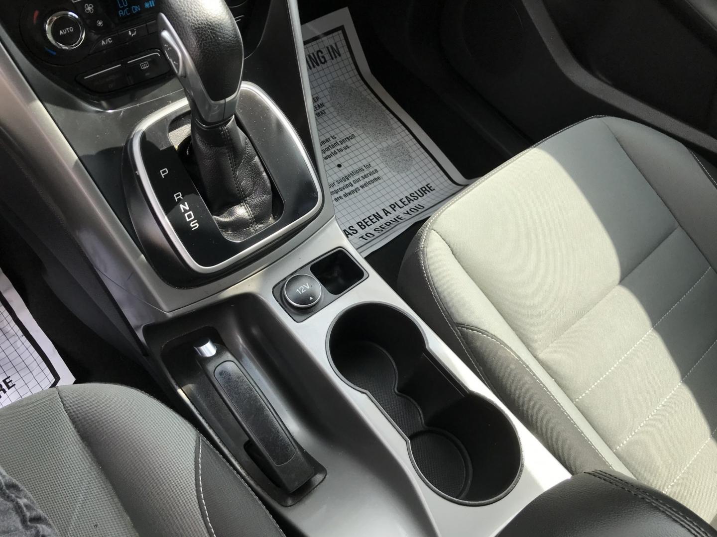 2013 Silver /Gray Ford Escape SE 4WD (1FMCU9G9XDU) with an 2.0L L4 DOHC 16V engine, 6-Speed Automatic transmission, located at 577 Chester Pike, Prospect Park, PA, 19076, (610) 237-1015, 39.886154, -75.302338 - 2013 Ford Escape SE: 4x4, new PA inspection, great on gas, SUPER CLEAN, runs LIKE NEW! This vehicle comes inspected and has been given a bumper to bumper safety check. It is very clean, reliable, and well maintained. We offer a unique pay plan that is known for being the easiest and fastest finan- Photo#13