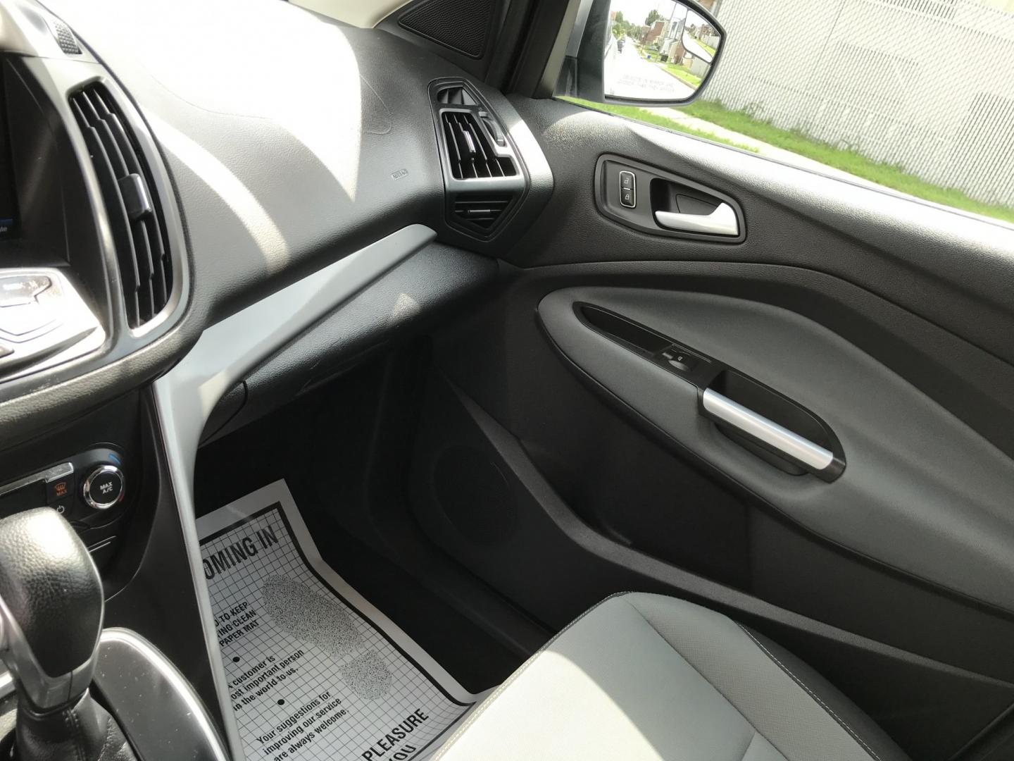 2013 Silver /Gray Ford Escape SE 4WD (1FMCU9G9XDU) with an 2.0L L4 DOHC 16V engine, 6-Speed Automatic transmission, located at 577 Chester Pike, Prospect Park, PA, 19076, (610) 237-1015, 39.886154, -75.302338 - 2013 Ford Escape SE: 4x4, new PA inspection, great on gas, SUPER CLEAN, runs LIKE NEW! This vehicle comes inspected and has been given a bumper to bumper safety check. It is very clean, reliable, and well maintained. We offer a unique pay plan that is known for being the easiest and fastest finan- Photo#14