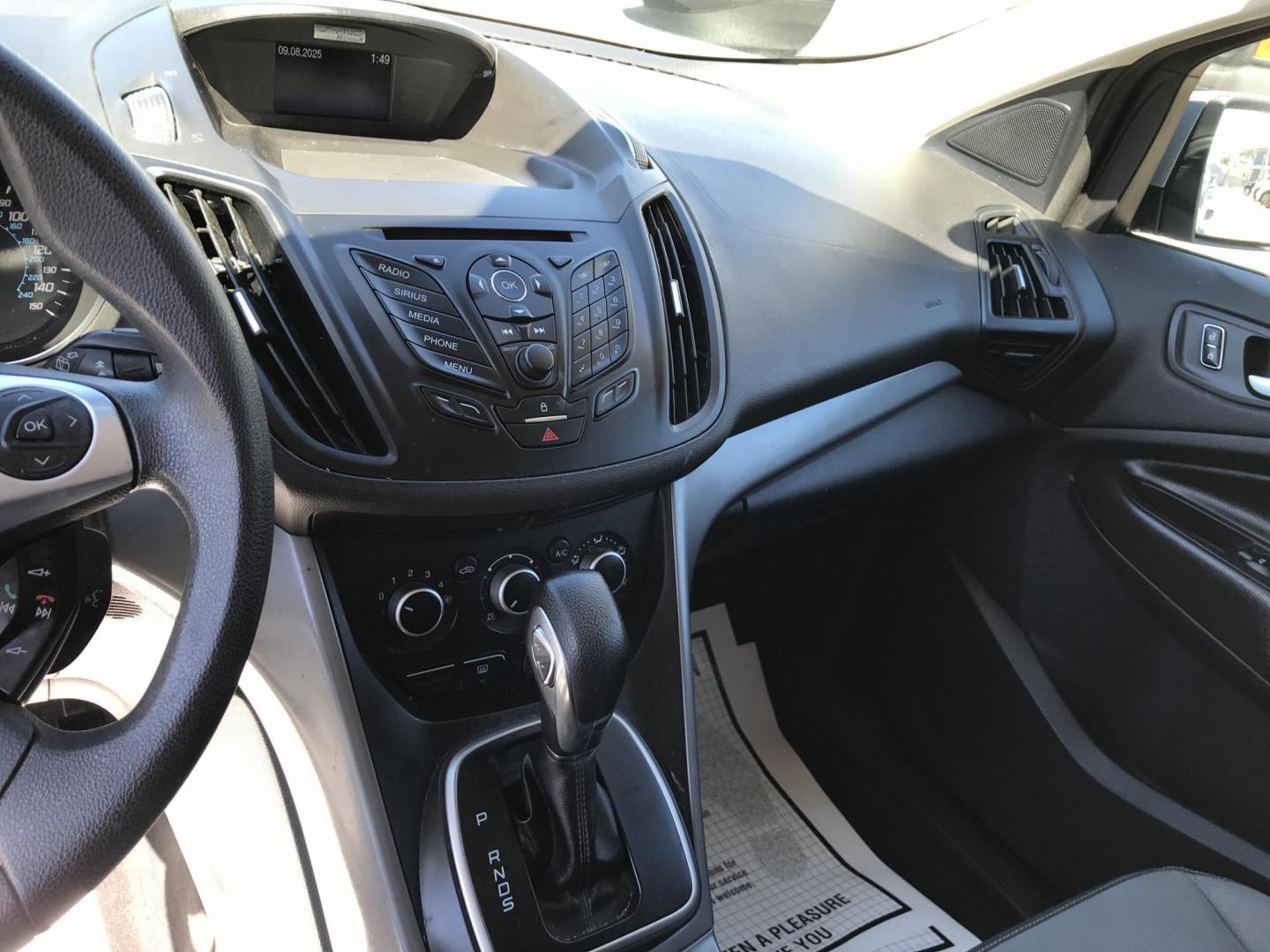 2013 Silver /Gray Ford Escape SE FWD (1FMCU0GX1DU) with an 1.6L L4 DOHC 16V engine, 6-Speed Automatic transmission, located at 577 Chester Pike, Prospect Park, PA, 19076, (610) 237-1015, 39.886154, -75.302338 - Photo#11