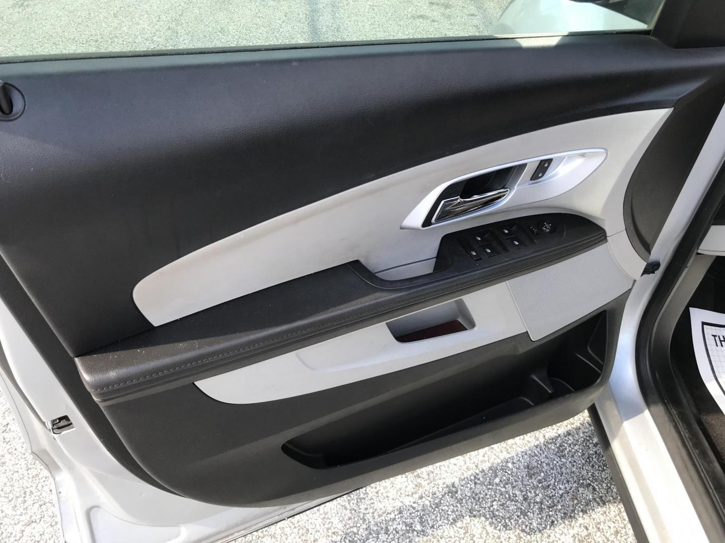 2016 Silver /Gray Chevrolet Equinox LS (2GNALBEK4G1) with an 2.4L L4 DOHC 16V FFV engine, 6A transmission, located at 577 Chester Pike, Prospect Park, PA, 19076, (610) 237-1015, 39.886154, -75.302338 - Photo#7