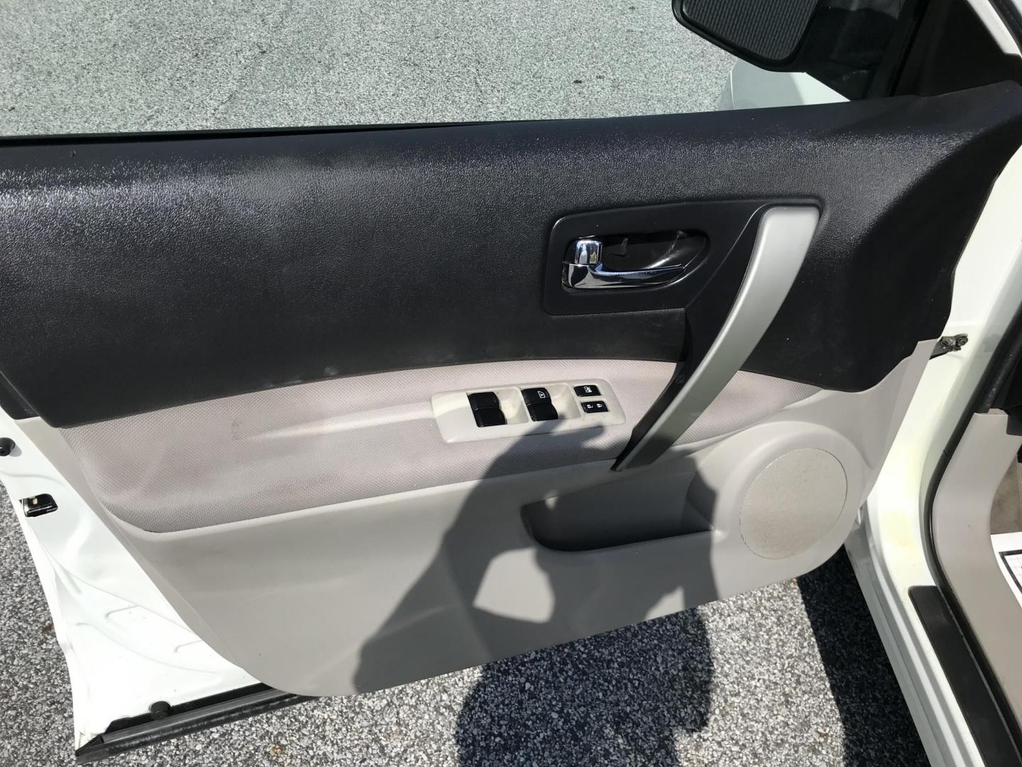 2014 White Nissan Rogue S AWD (JN8AS5MV4EW) with an 2.5L L4 DOHC 16V engine, Continuously Variable Transmission transmission, located at 577 Chester Pike, Prospect Park, PA, 19076, (610) 237-1015, 39.886154, -75.302338 - 2014 Nissan Rogue: Only 115k miles, new PA inspection, great on gas, SUPER CLEAN, runs LIKE NEW! This vehicle comes inspected and has been given a bumper to bumper safety check. It is very clean, reliable, and well maintained. We offer a unique pay plan that is known for being the easiest and fas - Photo#8