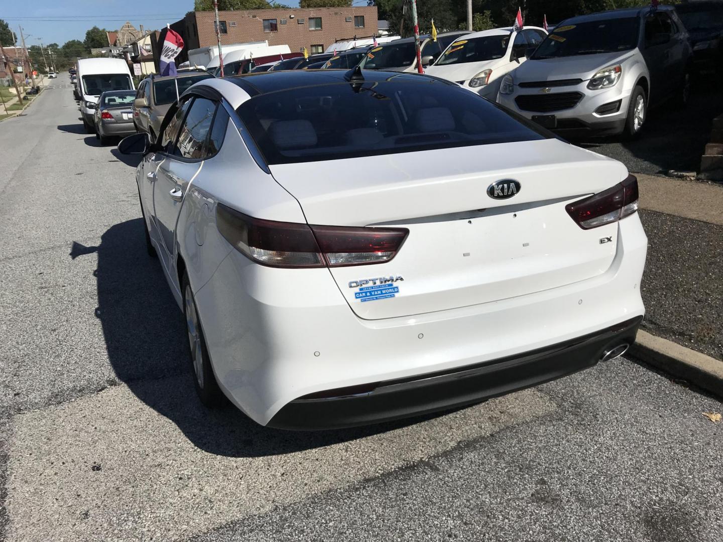 2016 White /Tan Kia Optima EX (5XXGU4L30GG) with an 2.4L L4 DOHC 16V engine, 6A transmission, located at 577 Chester Pike, Prospect Park, PA, 19076, (610) 237-1015, 39.886154, -75.302338 - 2016 Kia Optima EX: Only 89k miles, sunroof, navigation system, backup camera, new PA inspection, FULLY LOADED, runs LIKE NEW! This vehicle comes inspected and has been given a bumper to bumper safety check. It is very clean, reliable, and well maintained. We offer a unique pay plan that is known - Photo#5