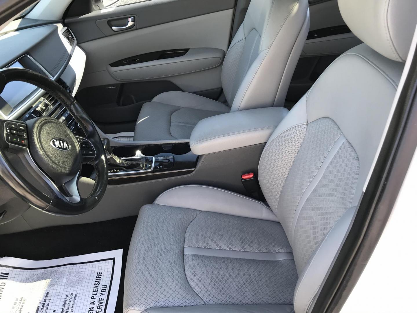 2016 White /Tan Kia Optima EX (5XXGU4L30GG) with an 2.4L L4 DOHC 16V engine, 6A transmission, located at 577 Chester Pike, Prospect Park, PA, 19076, (610) 237-1015, 39.886154, -75.302338 - 2016 Kia Optima EX: Only 89k miles, sunroof, navigation system, backup camera, new PA inspection, FULLY LOADED, runs LIKE NEW! This vehicle comes inspected and has been given a bumper to bumper safety check. It is very clean, reliable, and well maintained. We offer a unique pay plan that is known - Photo#11