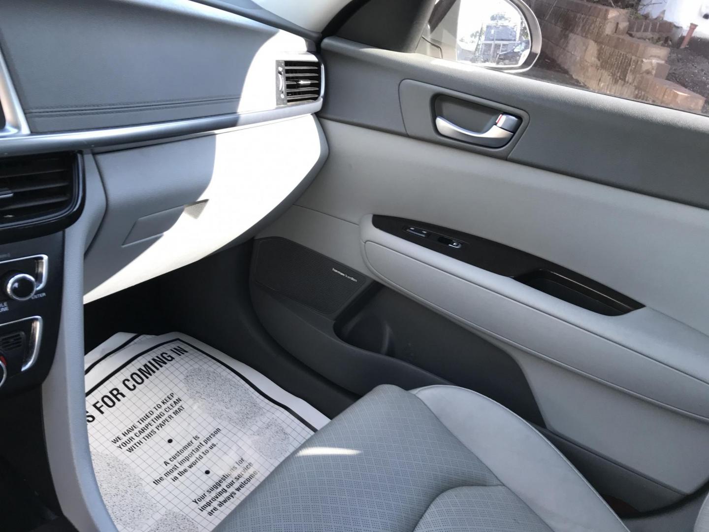 2016 White /Tan Kia Optima EX (5XXGU4L30GG) with an 2.4L L4 DOHC 16V engine, 6A transmission, located at 577 Chester Pike, Prospect Park, PA, 19076, (610) 237-1015, 39.886154, -75.302338 - 2016 Kia Optima EX: Only 89k miles, sunroof, navigation system, backup camera, new PA inspection, FULLY LOADED, runs LIKE NEW! This vehicle comes inspected and has been given a bumper to bumper safety check. It is very clean, reliable, and well maintained. We offer a unique pay plan that is known - Photo#18