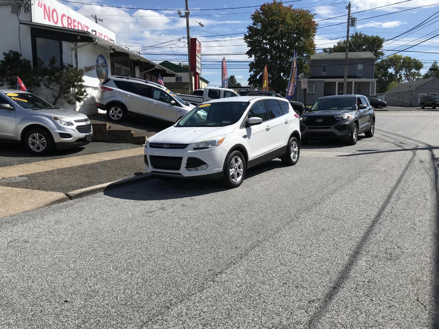 2014 White /Gray Ford Escape SE (1FMCU0GXXEU) with an 1.6L L4 DOHC 16V engine, 6-Speed Automatic transmission, located at 577 Chester Pike, Prospect Park, PA, 19076, (610) 237-1015, 39.886154, -75.302338 - Photo#1