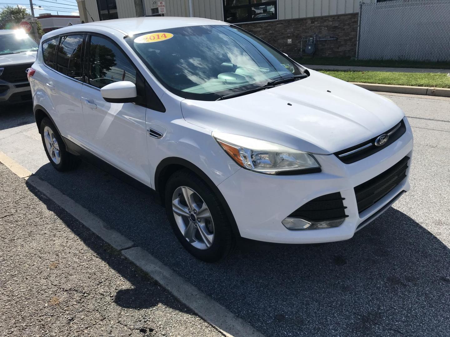 2014 White /Gray Ford Escape SE (1FMCU0GXXEU) with an 1.6L L4 DOHC 16V engine, 6-Speed Automatic transmission, located at 577 Chester Pike, Prospect Park, PA, 19076, (610) 237-1015, 39.886154, -75.302338 - Photo#3