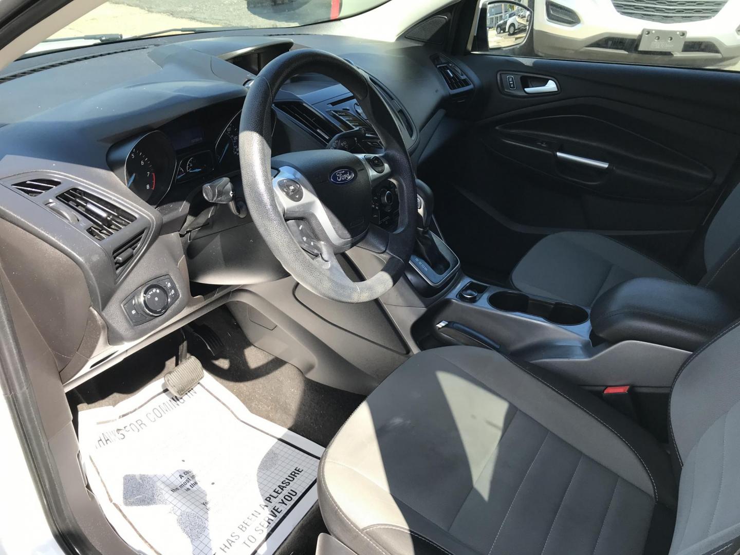 2014 White /Gray Ford Escape SE (1FMCU0GXXEU) with an 1.6L L4 DOHC 16V engine, 6-Speed Automatic transmission, located at 577 Chester Pike, Prospect Park, PA, 19076, (610) 237-1015, 39.886154, -75.302338 - Photo#7