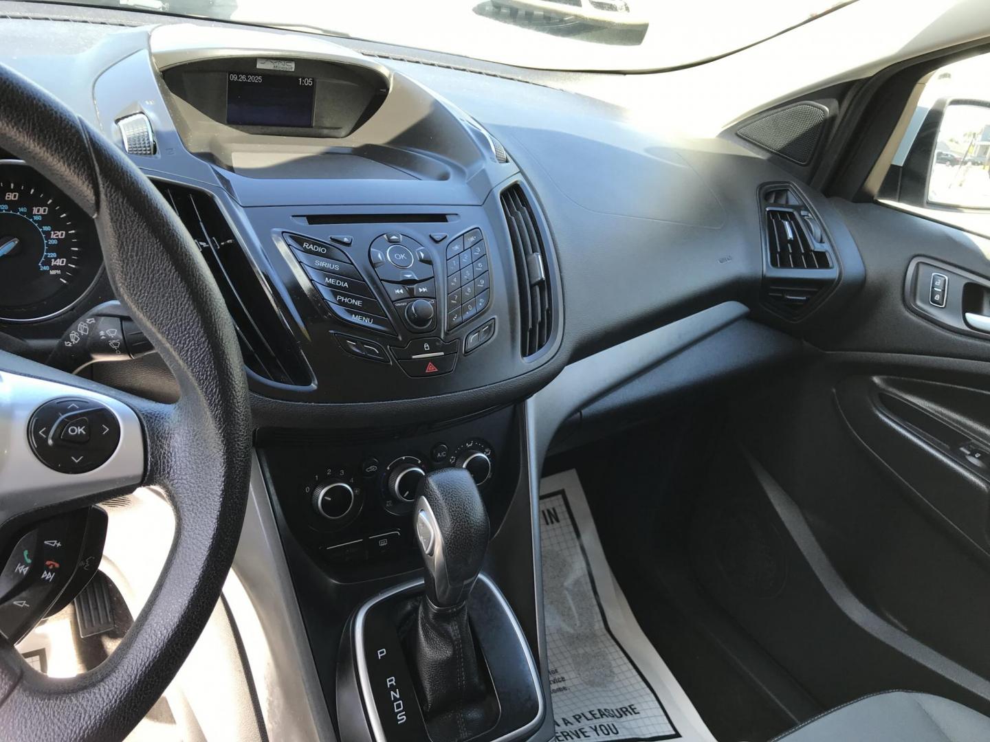 2014 White /Gray Ford Escape SE (1FMCU0GXXEU) with an 1.6L L4 DOHC 16V engine, 6-Speed Automatic transmission, located at 577 Chester Pike, Prospect Park, PA, 19076, (610) 237-1015, 39.886154, -75.302338 - Photo#12
