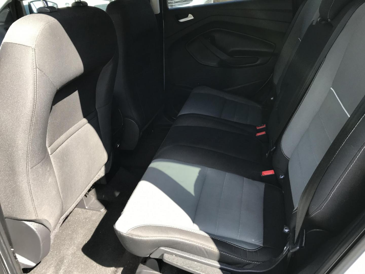 2014 White /Gray Ford Escape SE (1FMCU0GXXEU) with an 1.6L L4 DOHC 16V engine, 6-Speed Automatic transmission, located at 577 Chester Pike, Prospect Park, PA, 19076, (610) 237-1015, 39.886154, -75.302338 - Photo#16