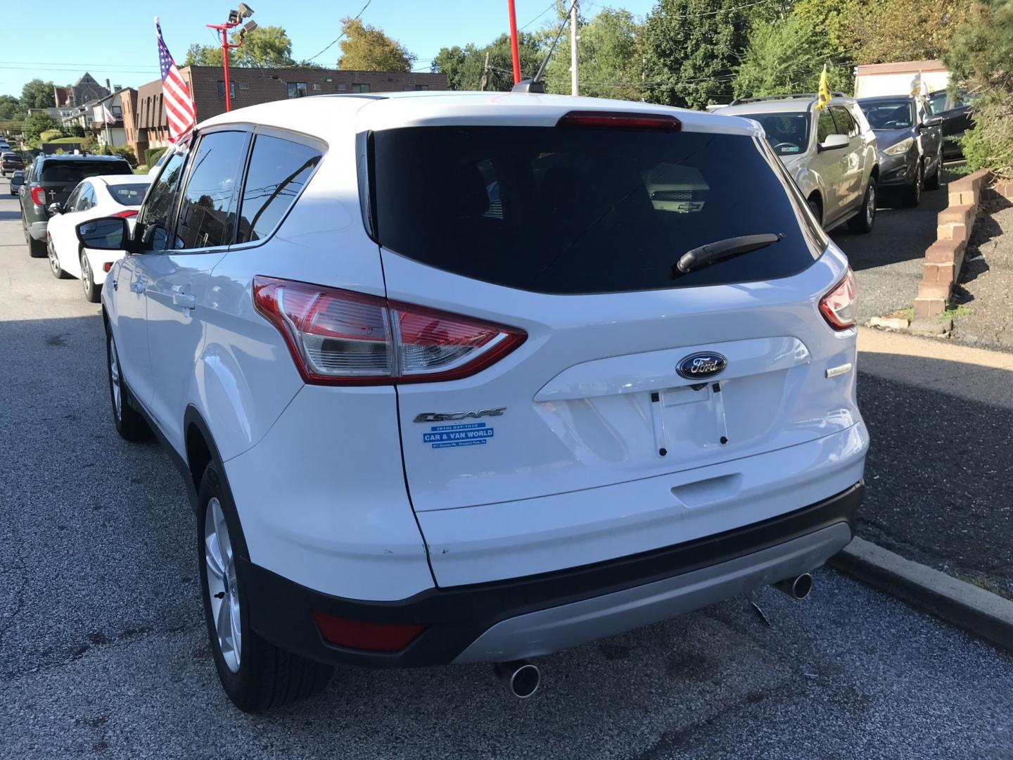 2014 White /Gray Ford Escape SE (1FMCU0GXXEU) with an 1.6L L4 DOHC 16V engine, 6-Speed Automatic transmission, located at 577 Chester Pike, Prospect Park, PA, 19076, (610) 237-1015, 39.886154, -75.302338 - 2014 Ford Escape SE: backup camera, new PA inspection, SUPER CLEAN, runs LIKE NEW! This vehicle comes inspected and has been given a bumper to bumper safety check. It is very clean, reliable, and well maintained. We offer a unique pay plan that is known for being the easiest and fastest financing- Photo#5