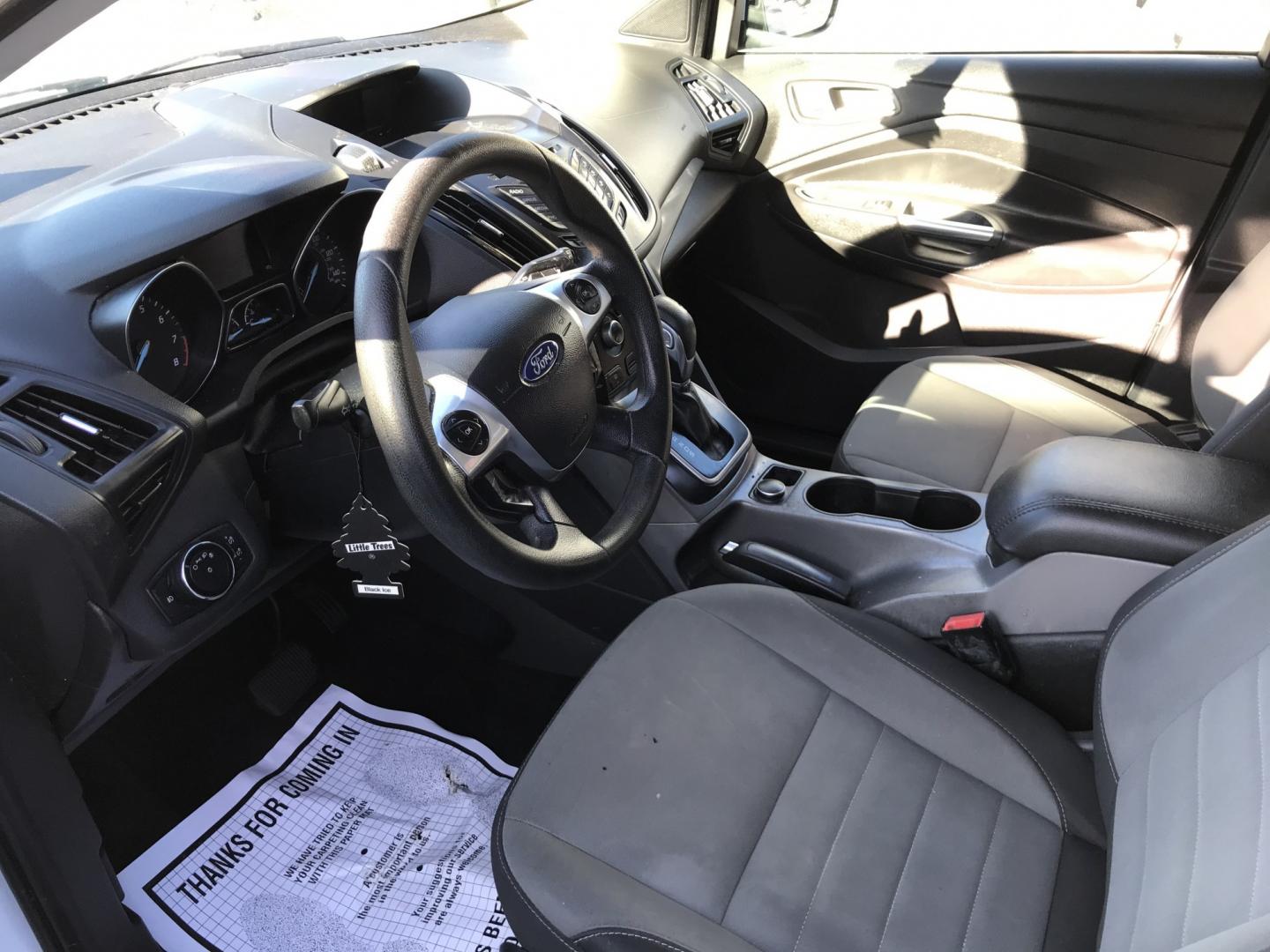 2014 White /Gray Ford Escape SE (1FMCU0GXXEU) with an 1.6L L4 DOHC 16V engine, 6-Speed Automatic transmission, located at 577 Chester Pike, Prospect Park, PA, 19076, (610) 237-1015, 39.886154, -75.302338 - 2014 Ford Escape SE: backup camera, new PA inspection, SUPER CLEAN, runs LIKE NEW! This vehicle comes inspected and has been given a bumper to bumper safety check. It is very clean, reliable, and well maintained. We offer a unique pay plan that is known for being the easiest and fastest financing- Photo#7