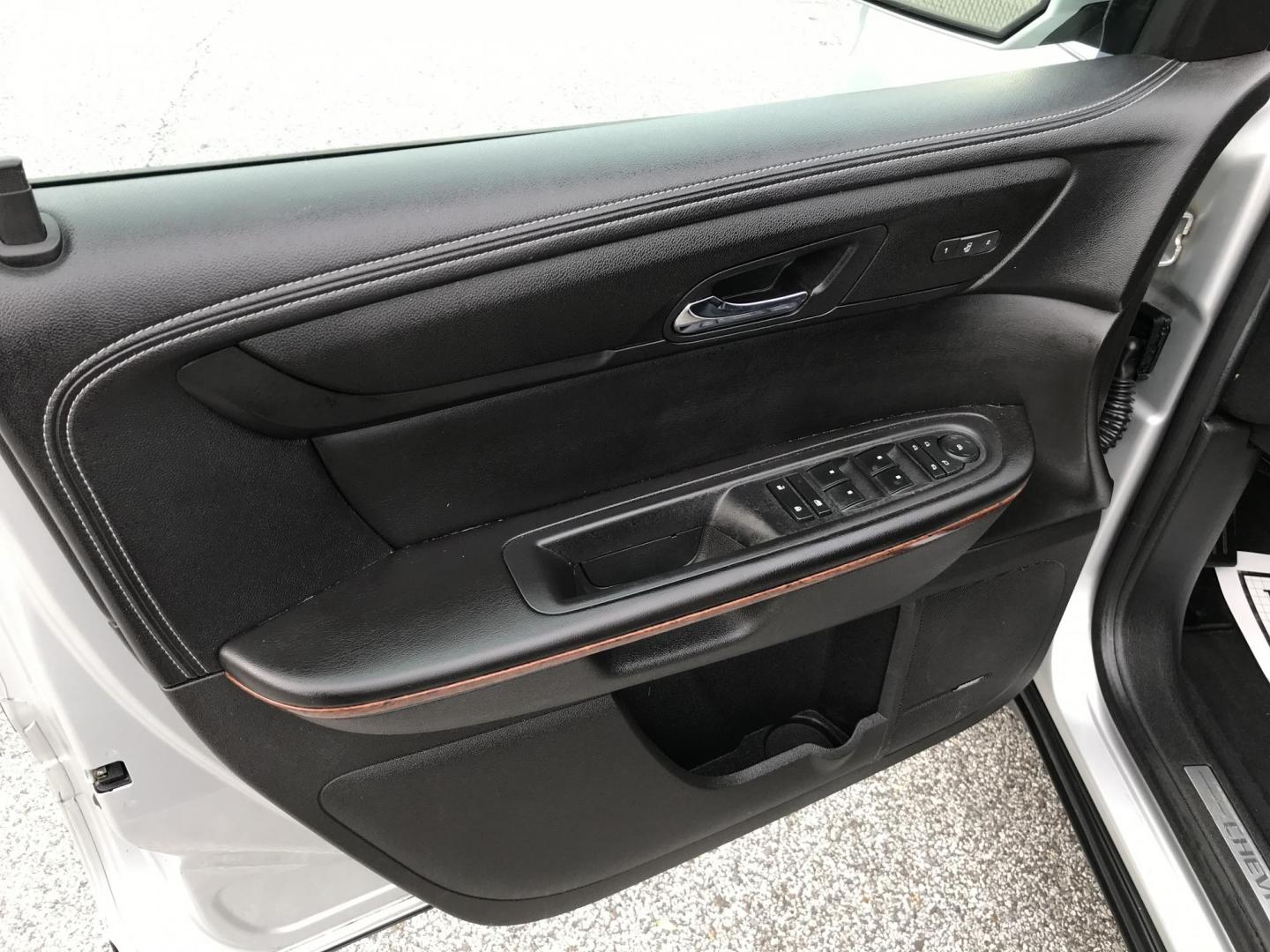 2013 Silver /Black Chevrolet Traverse LTZ AWD (1GNKVLKD3DJ) with an 3.6L V6 DOHC 24V engine, 6-Speed Automatic transmission, located at 577 Chester Pike, Prospect Park, PA, 19076, (610) 237-1015, 39.886154, -75.302338 - Photo#10