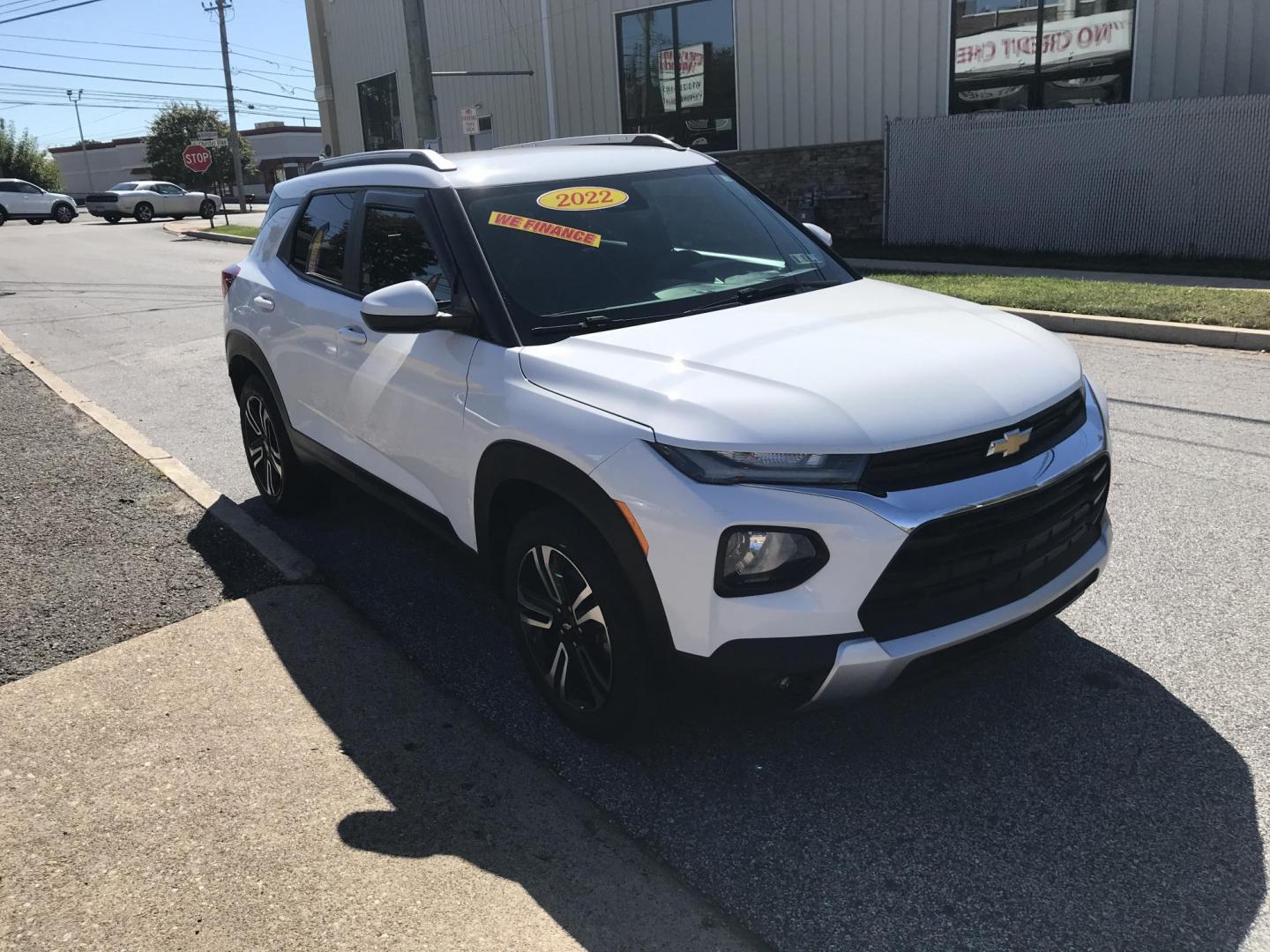 2022 White /Gray Chevrolet Trailblazer LT AWD (KL79MRSL6NB) with an 1.3L L3 DOHC 12V engine, 9A transmission, located at 577 Chester Pike, Prospect Park, PA, 19076, (610) 237-1015, 39.886154, -75.302338 - 2022 Chevy TrailBlazer LT: AWD, new PA inspection, great on gas, new PA inspection, runs LIKE NEW! This vehicle comes inspected and has been given a bumper to bumper safety check. It is very clean, reliable, and well maintained. We offer a unique pay plan that is known for being the easiest and f - Photo#3