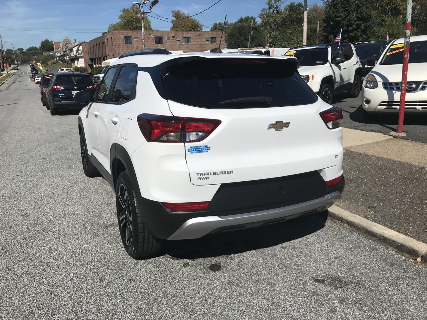 2022 White /Gray Chevrolet Trailblazer LT AWD (KL79MRSL6NB) with an 1.3L L3 DOHC 12V engine, 9A transmission, located at 577 Chester Pike, Prospect Park, PA, 19076, (610) 237-1015, 39.886154, -75.302338 - 2022 Chevy TrailBlazer LT: AWD, new PA inspection, great on gas, new PA inspection, runs LIKE NEW! This vehicle comes inspected and has been given a bumper to bumper safety check. It is very clean, reliable, and well maintained. We offer a unique pay plan that is known for being the easiest and f - Photo#5