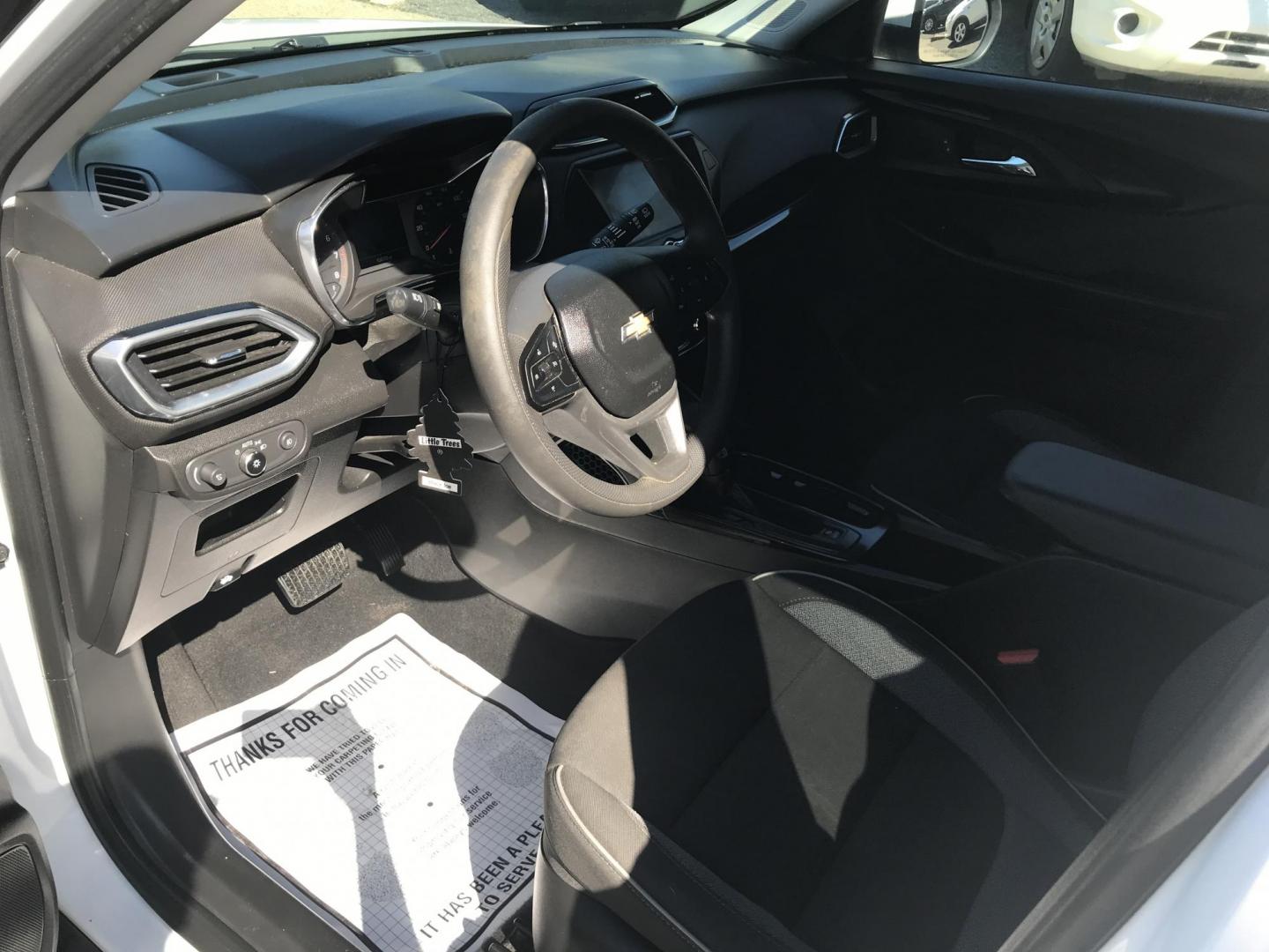 2022 White /Gray Chevrolet Trailblazer LT AWD (KL79MRSL6NB) with an 1.3L L3 DOHC 12V engine, 9A transmission, located at 577 Chester Pike, Prospect Park, PA, 19076, (610) 237-1015, 39.886154, -75.302338 - 2022 Chevy TrailBlazer LT: AWD, new PA inspection, great on gas, new PA inspection, runs LIKE NEW! This vehicle comes inspected and has been given a bumper to bumper safety check. It is very clean, reliable, and well maintained. We offer a unique pay plan that is known for being the easiest and f - Photo#8