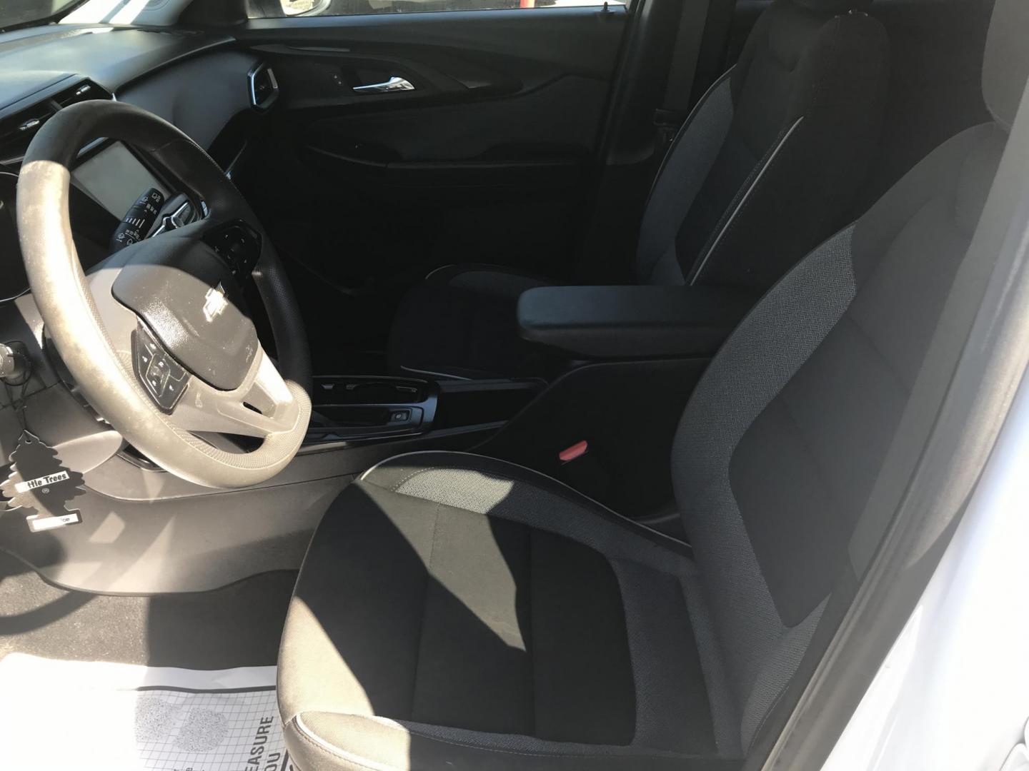 2022 White /Gray Chevrolet Trailblazer LT AWD (KL79MRSL6NB) with an 1.3L L3 DOHC 12V engine, 9A transmission, located at 577 Chester Pike, Prospect Park, PA, 19076, (610) 237-1015, 39.886154, -75.302338 - 2022 Chevy TrailBlazer LT: AWD, new PA inspection, great on gas, new PA inspection, runs LIKE NEW! This vehicle comes inspected and has been given a bumper to bumper safety check. It is very clean, reliable, and well maintained. We offer a unique pay plan that is known for being the easiest and f - Photo#10