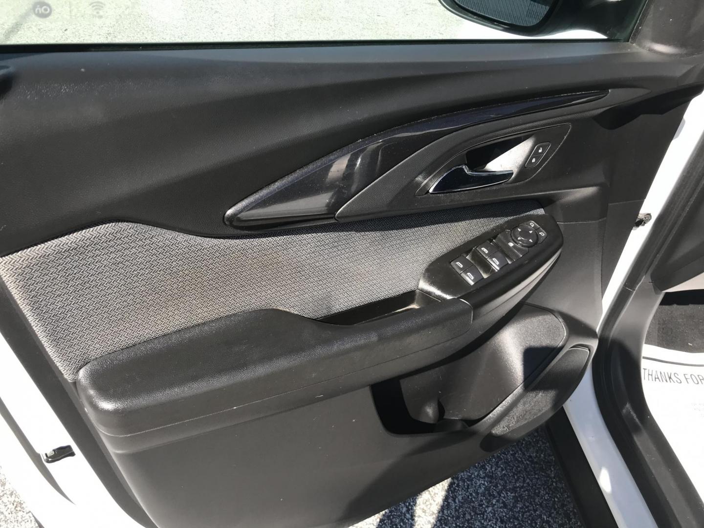 2022 White /Gray Chevrolet Trailblazer LT AWD (KL79MRSL6NB) with an 1.3L L3 DOHC 12V engine, 9A transmission, located at 577 Chester Pike, Prospect Park, PA, 19076, (610) 237-1015, 39.886154, -75.302338 - 2022 Chevy TrailBlazer LT: AWD, new PA inspection, great on gas, new PA inspection, runs LIKE NEW! This vehicle comes inspected and has been given a bumper to bumper safety check. It is very clean, reliable, and well maintained. We offer a unique pay plan that is known for being the easiest and f - Photo#9