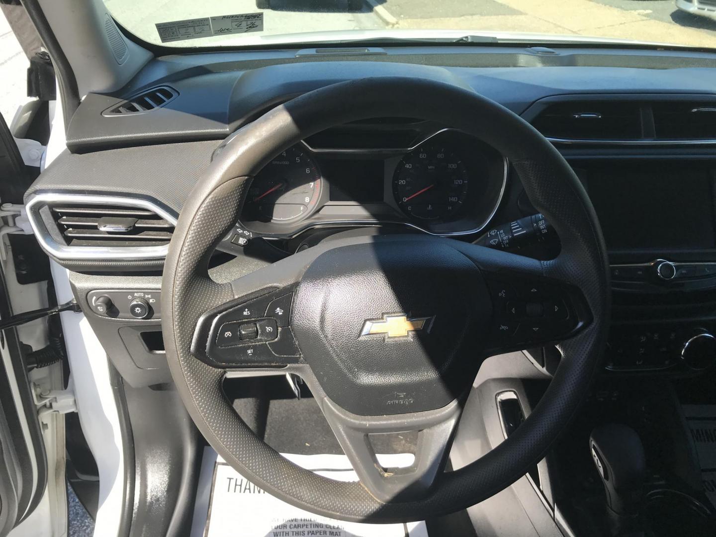 2022 White /Gray Chevrolet Trailblazer LT AWD (KL79MRSL6NB) with an 1.3L L3 DOHC 12V engine, 9A transmission, located at 577 Chester Pike, Prospect Park, PA, 19076, (610) 237-1015, 39.886154, -75.302338 - 2022 Chevy TrailBlazer LT: AWD, new PA inspection, great on gas, new PA inspection, runs LIKE NEW! This vehicle comes inspected and has been given a bumper to bumper safety check. It is very clean, reliable, and well maintained. We offer a unique pay plan that is known for being the easiest and f - Photo#12